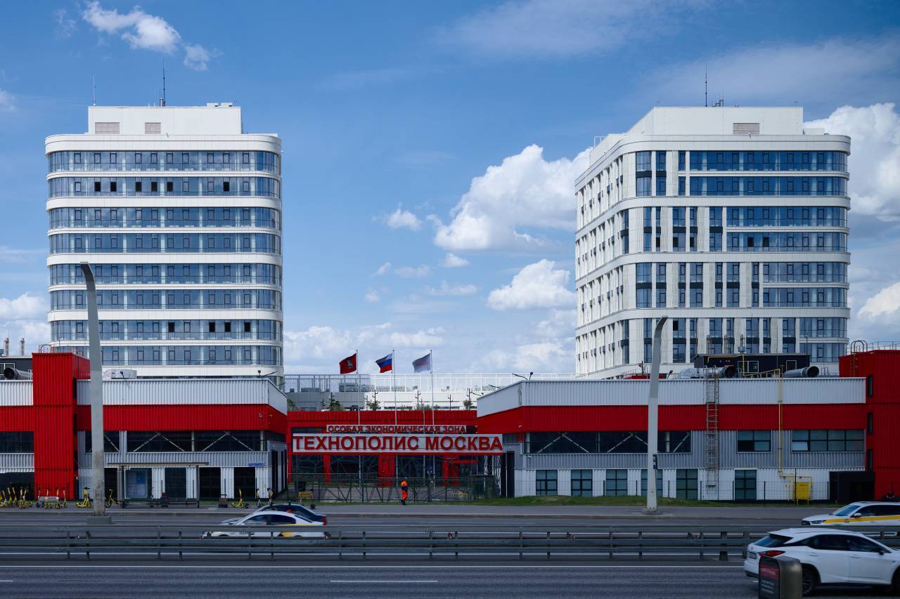 Office space and light production facilities are offered to tenants in the Rudnevo Industrial Park.
