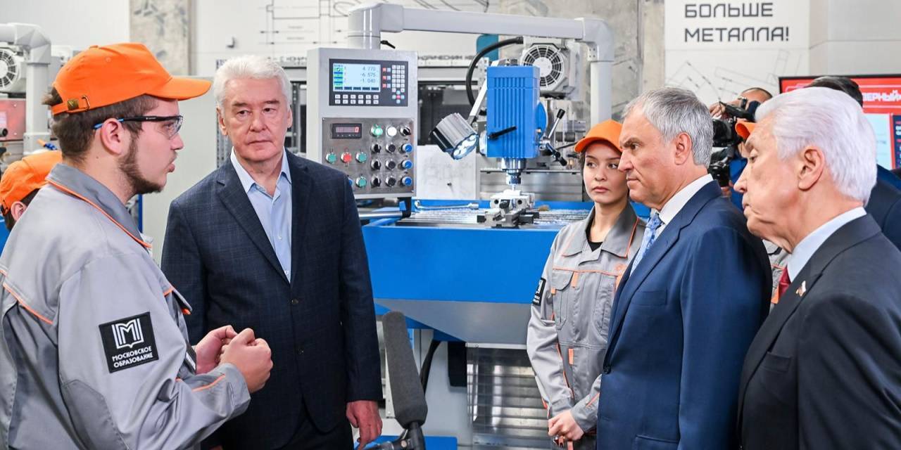 Sergei Sobyanin and Vyacheslav Volodin Visit the Unique “Professions of the Future” Center