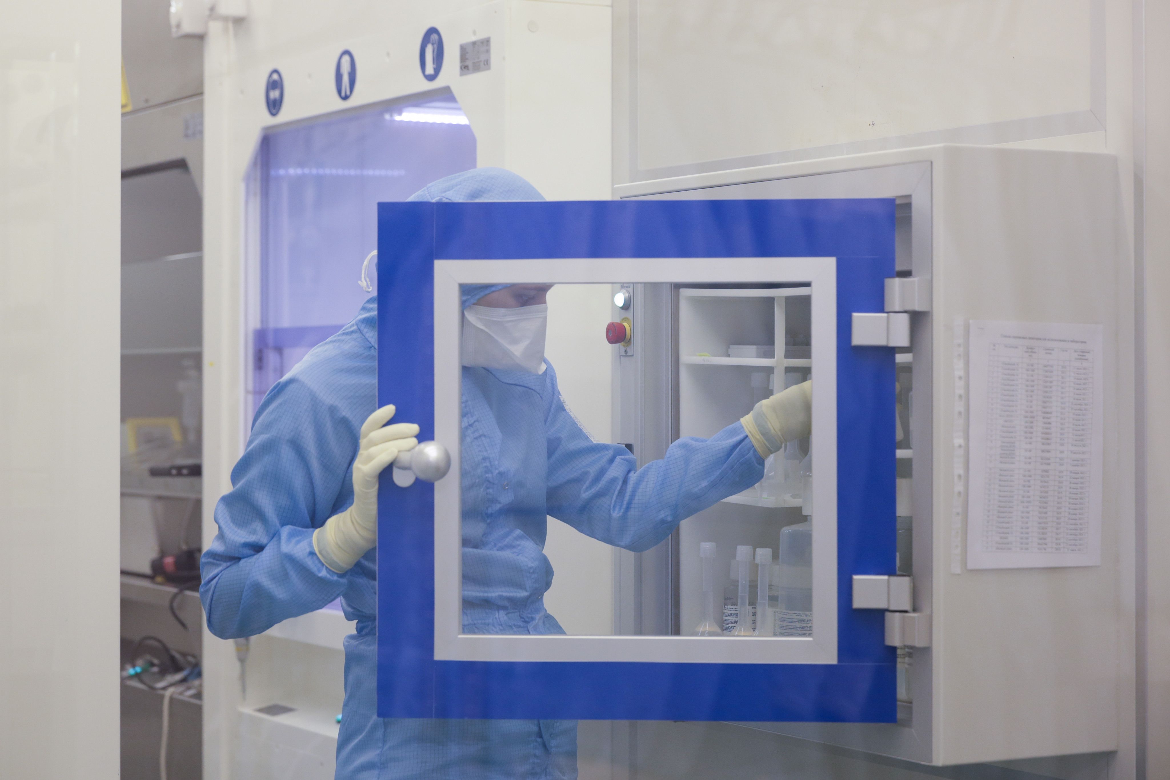 A resident of SEZ "Technopolis Moscow" is testing the first Russian 90 nm photoresist