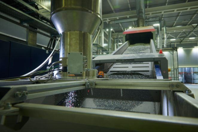 Moscow SEZ began to process recycled plastic into products for housing and communal services