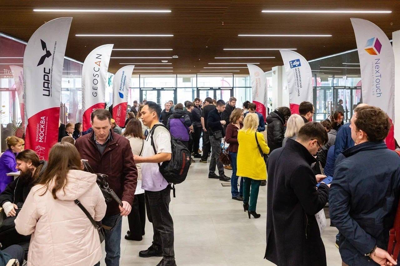The open selection of personnel at the Rudnevo site gathered more than 400 applicants.