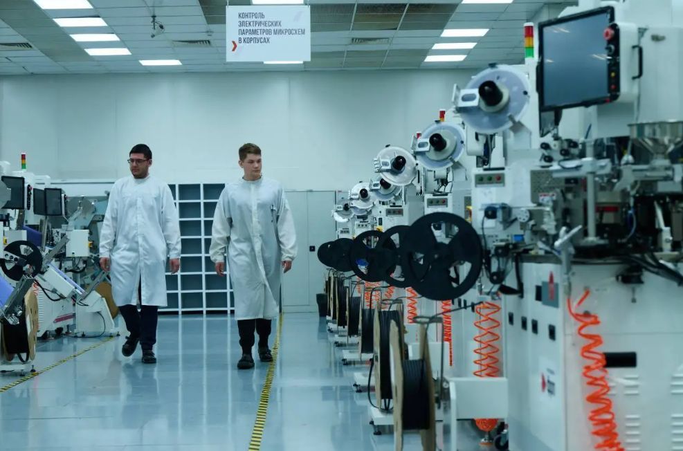 Engineers of the New Generation: Moscow's SEZ Hires First Graduates of MIET College