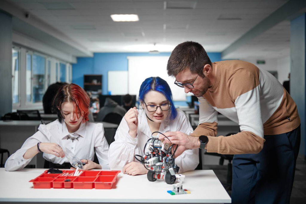 75 students of NIU MIET completed internships in China