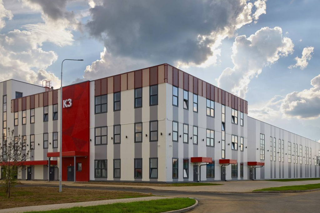 Facade installations have been completed on two new buildings at the Alabushevo technology park in Zelenograd