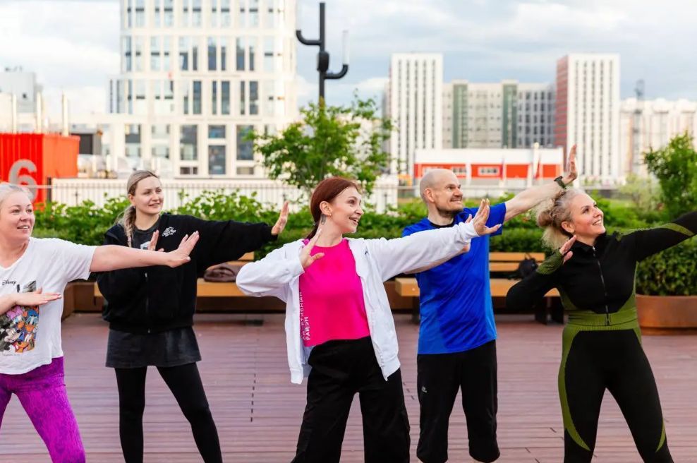 Sports training sessions are held on the roof of the TechnoFlagman business center in the Moscow special economic zone