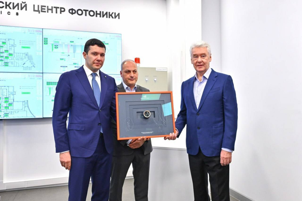 Sergei Sobyanin and Anton Alikhanov opened the Moscow Photonics Center in the Moscow Special Economic Zone (SEZ)