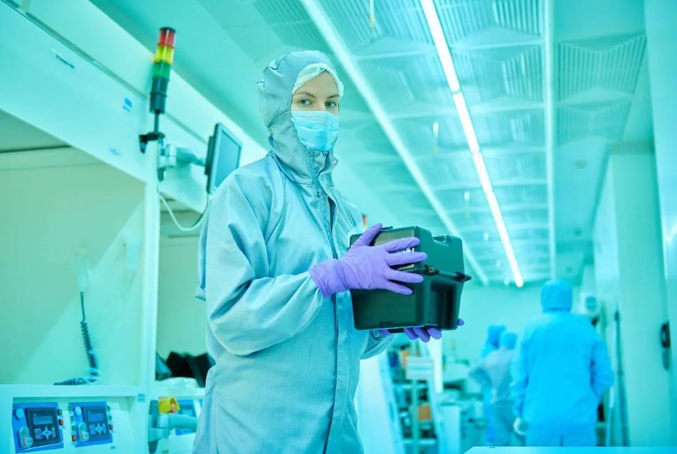 Engineers of the New Generation: Moscow's SEZ Hires First Graduates of MIET College