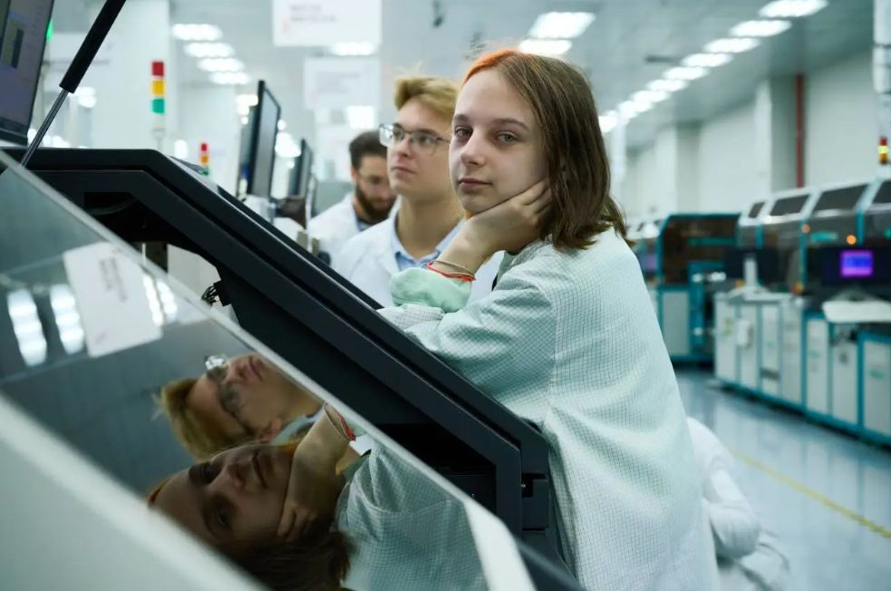 Engineers of the New Generation: Moscow's SEZ Hires First Graduates of MIET College