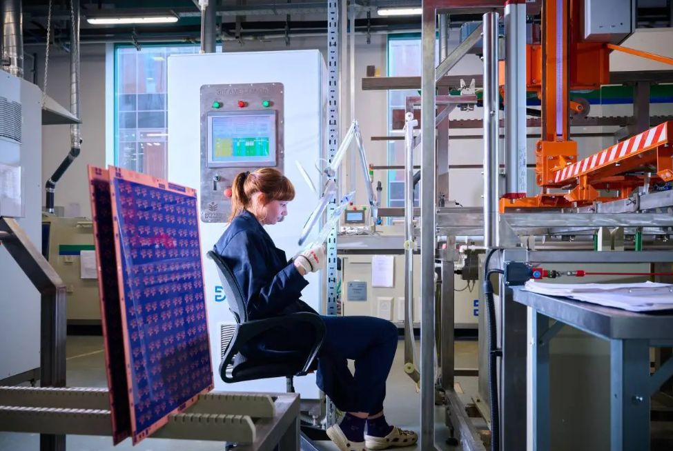 Engineers of the New Generation: Moscow's SEZ Hires First Graduates of MIET College