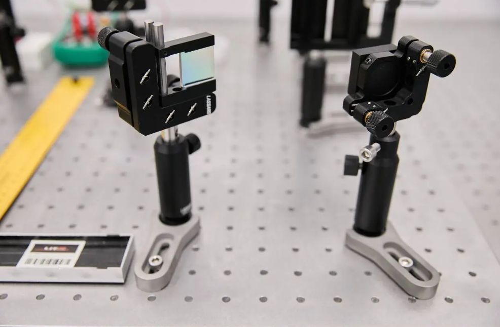 Prisms, Lenses, and Diffraction Gratings: Moscow SEZ Resident Develops a Kit for Studying Photonics and Optics